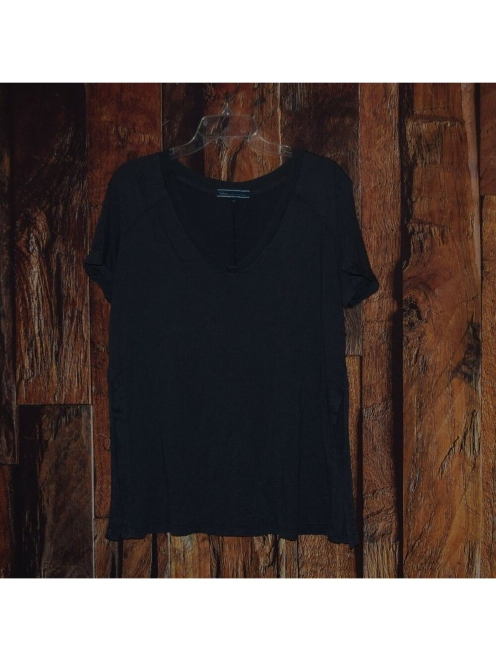 Shore Women's Sz M Slit side T-Shirt
